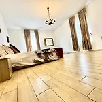 La Casa Di Sarah Aspetta Voi Lägenhet *